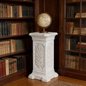 Piedistallo in Resina con Motivo a Foglie - Finitura Bianca, Supporto Classico per Arredamento Vintage da Biblioteca e Esposizioni di Globi/Opere d'Arte - Product Image 6