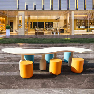 Ensemble table et tabourets d'extérieur modernes, courbés, durables, écologiques, imperméables, idéal pour l'espace des enfants, la décoration, l'école, l'hôtel – Vraiment tendance sur Instagram - Product Image 1