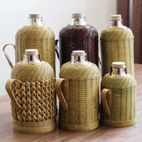 Botol air retro anyaman bambu model lama, termos dalam kaca rumah tangga cangkang bambu