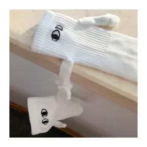 Best Sale Magnetic Suction 3D Doll Couple Socks Couple Holding Hands Sock Unisex Ribbed Embroidery Socks