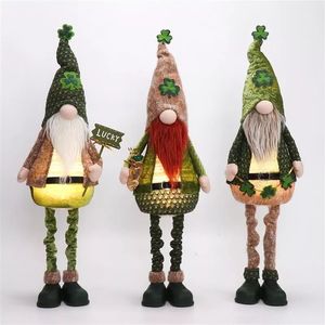Juego de 3 Gnomos de Peluche Verdes Irlandeses con Luz Cálida y Trébol, para Regalo Festivo - Product Image 6