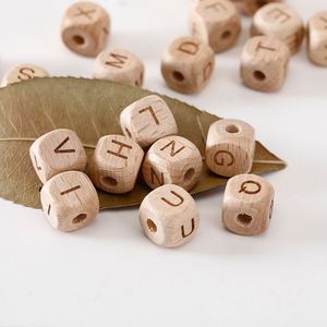 Perles en bois de hêtre de 1,2 cm carrées avec trou, alphabet anglais (26 lettres), perles lâches écologiques en bois de hêtre pour jouet de dentition DIY pour bébé - Product Image 1