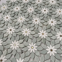 Mosaïque de marbre vert et blanc à motifs floraux de luxe pour l'utilisation en intérieur sur les murs et les sols