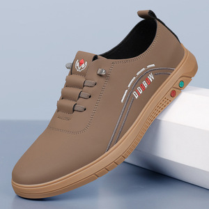 รองเท้าลำลองผู้ชายดิโบว์สีน้ำตาลแบบสวม พื้นนุ่ม สวมใส่สบาย เหมาะสำหรับใส่ทุกวัน - Product Image 1