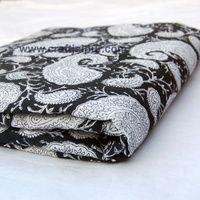 Tissu Voile 100% Coton Peigné Imprimé Paisley Fait Main Noir Écologique Léger pour Robe Chemise Couture Rideau Sac