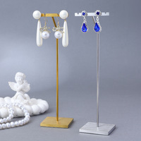 Présentoir de bijoux en métal doré pour colliers, base carrée, support à barre supérieure crantée, pour boutique, magasin de détail, décoration intérieure RY1534
