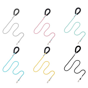 สายจูงสุนัขแบบมีแผ่นรองจับ สีพื้นเรียบง่าย พร้อมคลิปโลหะ - Product Image 6