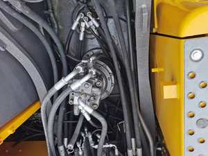 Excavatrice sur chenilles hydraulique d'occasion Kobelco SK210LC-8, 85% NEUVE, moteur 21 tonnes, modèle de pelle médiatine pour travaux de terrassement et construction - Product Image 5