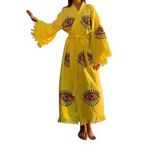 Kimono long pour femme, design fluide et doux, offrant une coupe décontractée, une sensation respirante et un style polyvalent pour les tenues contemporaines - Product Image 1