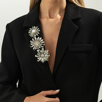 Broches de mariage en alliage plaqué, design sophistiqué d'inspiration luxueuse, bijoux polyvalents pour femmes, épingles à broches géométriques en forme de fleur