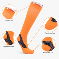 Vente en gros de chaussettes de sport professionnelles de haute qualité Design personnalisé à la mode Chaussettes de sport athlétiques faciles à porter sur le genou Bas à haute compression