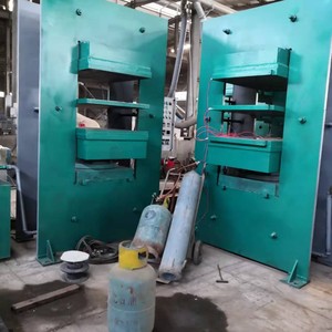 Machine de vulcanisation du caoutchouc 260T, cuve de pression à quatre colonnes haute rigidité 600x600mm pour le traitement du caoutchouc - Product Image 1