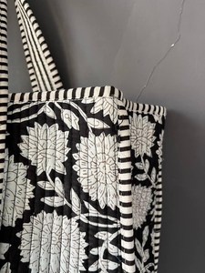 Sac fourre-tout matelassé en coton imprimé, élégant, fait main, motifs ethniques, pour voyage et shopping, sac à bandoulière - Product Image 3