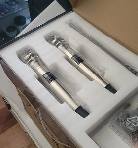 Mikrofon Karaoke Nirkabel Profesional Digital True Diversity UHF Dual 2 Saluran AD4D dengan KSM8 untuk Pertunjukan, Warna Perak Metalik - Product Image 3