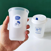 Gobelets jetables en plastique PP à paroi simple de 16 oz (500 ml) avec couvercle pour bar, bière, jus, bubble tea, café, transparents ou givrés