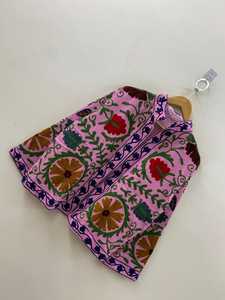 Chaqueta de terciopelo rosa Suzani bordada a mano, estilo bomber con cuello, abrigo moderno estilo hippie de los años 70, regalo para ella, India - Product Image 5