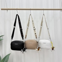 Sac décontracté à bandoulière tendance avec lettres en relief, sac carré en cuir souple à motif litchi et petit pendentif cheval