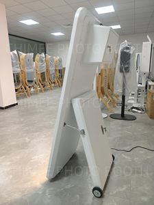 Machine portative pliable de cabine de <span class=keywords><strong>photo</strong></span> de miroir magique avec le moniteur interactif d'écran tactile de 32 pouces et les roues pour le selfie de mariage - Product Image 3
