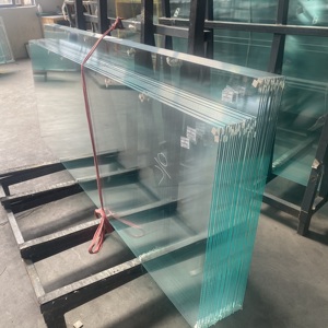 Verre trempé ultra-clair de 5 mm sur mesure, haute transmission lumineuse, faible teneur en fer, verre renforcé pour fenêtres et balustrades de bâtiment - Product Image 1