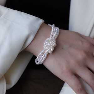 สร้อยข้อมือและกำไลไข่มุกน้ำจืดแบบหลายชั้น 1613 ประดับด้วยการถักแบบประณีต - Product Image 1