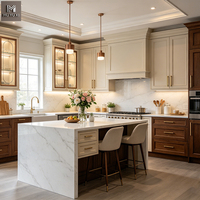 Ensemble de meubles de cuisine modernes en bois de luxe léger américain sur mesure avec îlot intégré, design en forme de L, armoires Shaker