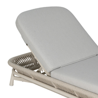 Chaise longue d'extérieur en corde tressée blanc crème avec dossier réglable et coussin beige