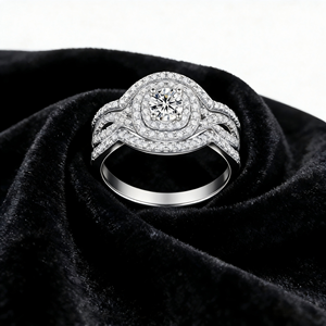 Anillo de Plata de Lujo con Circonita Cúbica de Corte Redondo de 5 mm, Color Oro Blanco, Grabado de Logotipo Personalizado - Product Image 4
