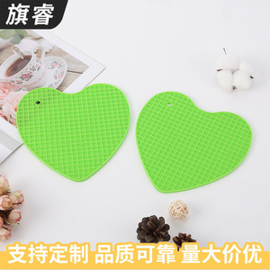 Heart Shape Silicone Heat Insulating Mat Light Green Anti Slip Waterproof For Tableware And Cups - Product Image 3