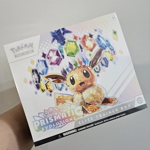 กล่องซีลของแท้ 100% รุ่นอเมริกา PTCG Pokemon Prismatic Evolutions Elite Trainer Box การ์ดสะสม ของขวัญ - Product Image 1