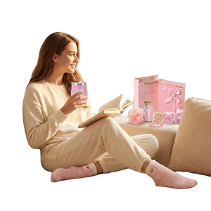 Canasta de Regalo Rosa para el Cuidado Personal, Regalo Perfecto para el Día de la Madre, Spa Relajante de Lujo para Mujeres - Product Image 3