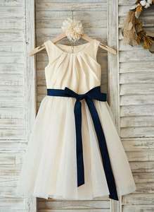 <span class=keywords><strong>Abiti</strong></span> <span class=keywords><strong>da</strong></span> prima comunione con spalle scoperte abito <span class=keywords><strong>da</strong></span> ballo <span class=keywords><strong>da</strong></span> principessa abito <span class=keywords><strong>da</strong></span> sposa <span class=keywords><strong>da</strong></span> <span class=keywords><strong>damigella</strong></span> d'onore Junior in raso avorio con fiore - Product Image 6