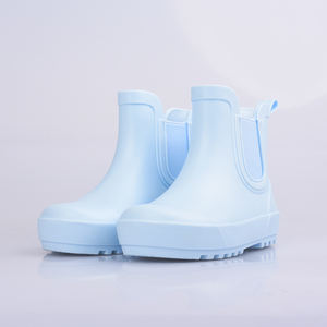 Bottes <span class=keywords><strong>de</strong></span> <span class=keywords><strong>pluie</strong></span> pour enfants en PVC légères bleu ciel à bout rond avec semelle antidérapante Design tendance Ajustement confortable pour une utilisation en extérieur - Product Image 1
