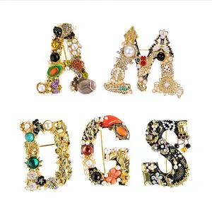 Pins Brooches Spot Exquisite Alphabet Brooch Creative Diamond Embellished Pearl Gorgeous English Alphabet Rhinestone Pin Scarf Buckle