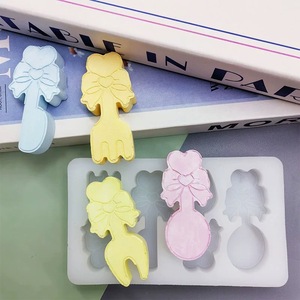 Moule en silicone au design mignon de couverts (couteau et fourchette) pour chocolat, bonbons, gelée, bougies et savons, résistant à la chaleur, facile à démouler - Product Image 4