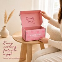 Coffret Cadeau Luxe Personnalisé Lingerie en Carton Ondulé avec Revêtement UV, Lamination Mate, Gaufrage et Chaussettes Écologiques en Éponge
