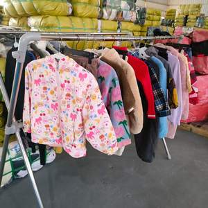 Ropa Infantil de Invierno C03 Usada, Alta Calidad, Limpia al 90%, Abrigos, Chaquetas y Pantalones de Colores Variados, Venta al Por Mayor - Product Image 3