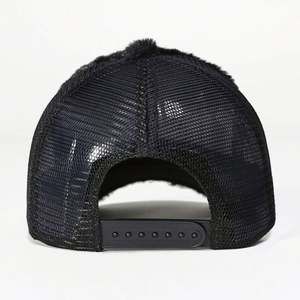 Gorra Trucker Deportiva de Malla Estructurada con Estampado de Foto Personalizado, 5 Paneles, Parche Bordado y Detalles de Piel y Terciopelo, Venta al por Mayor - Product Image 4