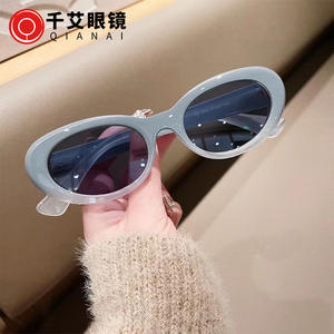 Gafas de Sol Qianai Cat Eye H5-2202, Montura Azul, Protección UV400, Unisex, Estilo Urbano Moderno, Diseño Irregular - Product Image 1