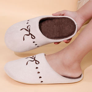 Pantuflas Planas de Alta Calidad para Mujer con Parte Superior de Gamuza Sintética y Punta Cerrada, Elegantes y de Alta Gama, Venta al Por Mayor - Product Image 4