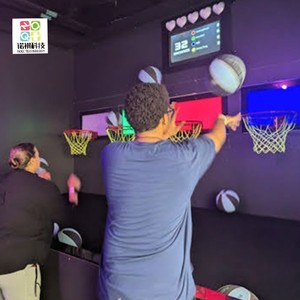Sol de jeu LED interactif pour le jeu de l'oie, idéal pour les centres commerciaux, les salles de jeux, les activités de team building et les jeux de fête - Product Image 2