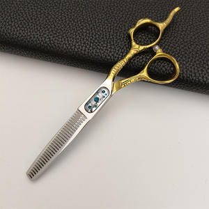กรรไกรตัดผมซูโจว 62 มม. กรรไกรซอยผม สแตนเลส สำหรับคนถนัดขวา ใช้ในงานเสริมสวย ใบมีดมาตรฐาน - Product Image 3