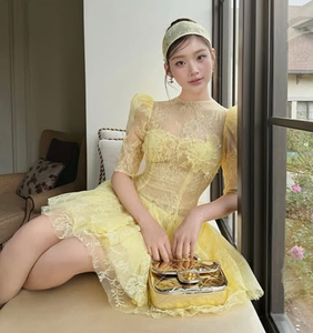 Vestido de Fiesta Elegante de Encaje Amarillo Claro al por Mayor para Mujer, Vestido Mini de Manga Corta con Hombros Descubiertos para Baile de Graduación, Personalizado OEM/ODM, Dulce Estilo Veraniego - Product Image 1