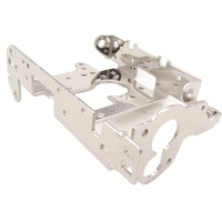 Support de montage électronique en tôle estampée sur mesure, multi-plié, avec découpe irrégulière et clips de verrouillage élastiques
