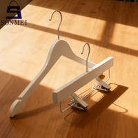 Offre spéciale Logo personnalisé peu encombrant Clips blancs Cintre pour pantalon en bois pour mariage