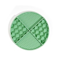 Ustensiles de nourriture pour animaux de compagnie en silicone anti-étouffement à motif nid d'abeille solide et écologique Plaque à lécher pour chien PC Ventouse Bols d'alimentation pour chats