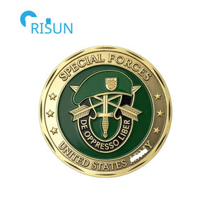Décapsuleur commémoratif personnalisé avec médaillon de vétéran des Forces Spéciales et pièce de défi Béret Vert - Product Image 4