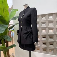 Collection Automne 2026 Luxe Léger : Ensemble Deux Pièces Amincissant avec Veste à Nœud à la Taille et Jupe Mi-longue Moulante