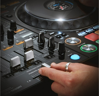 Contrôleur DJ / Console de mixage audio