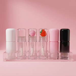 Tube de brillant à lèvres transparent avec applicateur tête de fruit mignon, flacons et emballages cosmétiques - Product Image 1