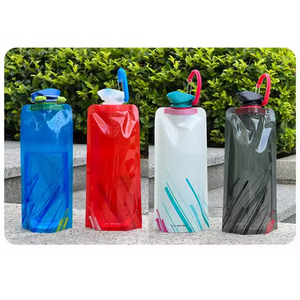 Bouteille d'eau pliable personnalisée avec logo, 700 ml, pliable et portable pour la randonnée, les voyages d'aventure et le camping - Product Image 2